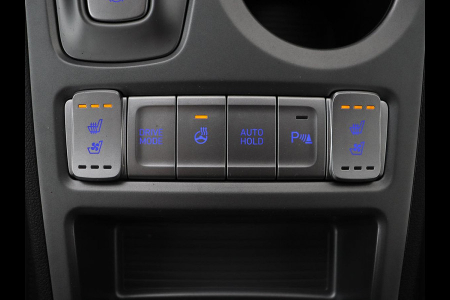 Hyundai Kona EV Limited 64 kWh | Schuifdak | Leder | Trekhaak | Stoelventilatie | Head-Up | Carplay | Warmtepomp | Achterbankverwarming | Navigatie | Camera | Full LED | Keyless