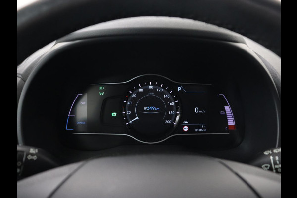 Hyundai Kona EV Limited 64 kWh | Schuifdak | Leder | Trekhaak | Stoelventilatie | Head-Up | Carplay | Warmtepomp | Achterbankverwarming | Navigatie | Camera | Full LED | Keyless