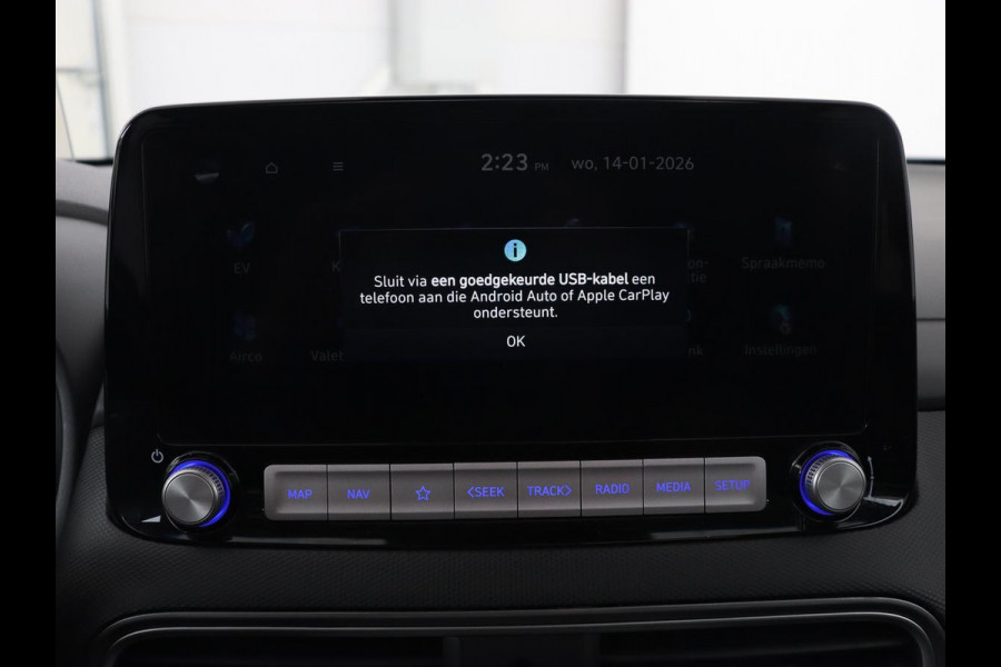 Hyundai Kona EV Limited 64 kWh | Schuifdak | Leder | Trekhaak | Stoelventilatie | Head-Up | Carplay | Warmtepomp | Achterbankverwarming | Navigatie | Camera | Full LED | Keyless