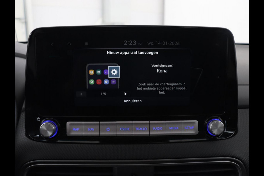 Hyundai Kona EV Limited 64 kWh | Schuifdak | Leder | Trekhaak | Stoelventilatie | Head-Up | Carplay | Warmtepomp | Achterbankverwarming | Navigatie | Camera | Full LED | Keyless
