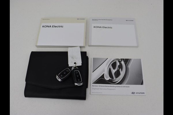 Hyundai Kona EV Limited 64 kWh | Schuifdak | Leder | Trekhaak | Stoelventilatie | Head-Up | Carplay | Warmtepomp | Achterbankverwarming | Navigatie | Camera | Full LED | Keyless