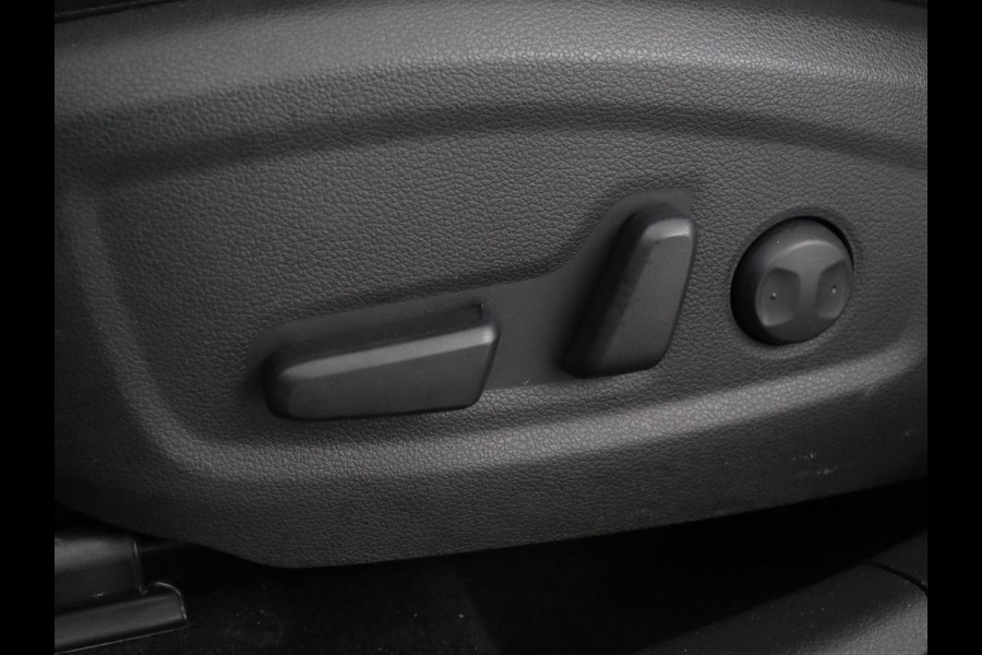 Hyundai Kona EV Limited 64 kWh | Schuifdak | Leder | Trekhaak | Stoelventilatie | Head-Up | Carplay | Warmtepomp | Achterbankverwarming | Navigatie | Camera | Full LED | Keyless