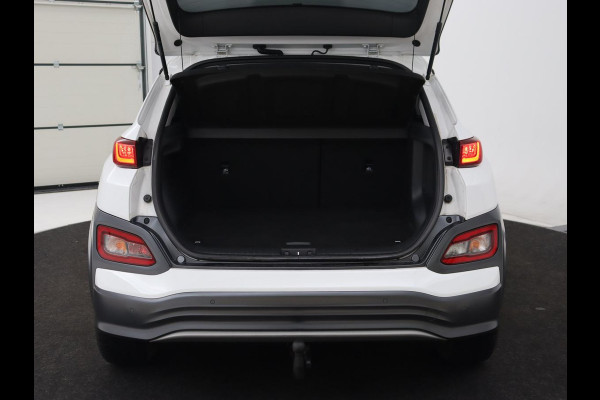 Hyundai Kona EV Limited 64 kWh | Schuifdak | Leder | Trekhaak | Stoelventilatie | Head-Up | Carplay | Warmtepomp | Achterbankverwarming | Navigatie | Camera | Full LED | Keyless