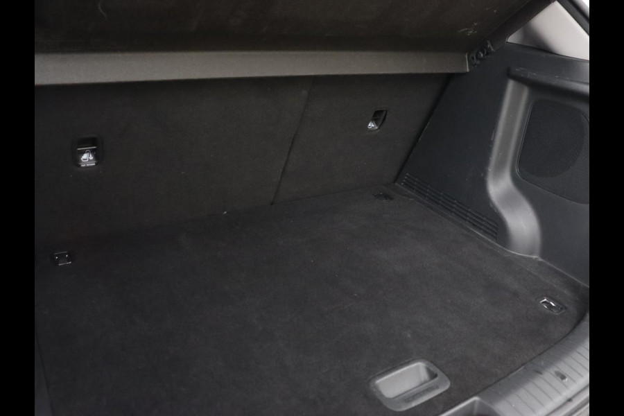 Hyundai Kona EV Limited 64 kWh | Schuifdak | Leder | Trekhaak | Stoelventilatie | Head-Up | Carplay | Warmtepomp | Achterbankverwarming | Navigatie | Camera | Full LED | Keyless