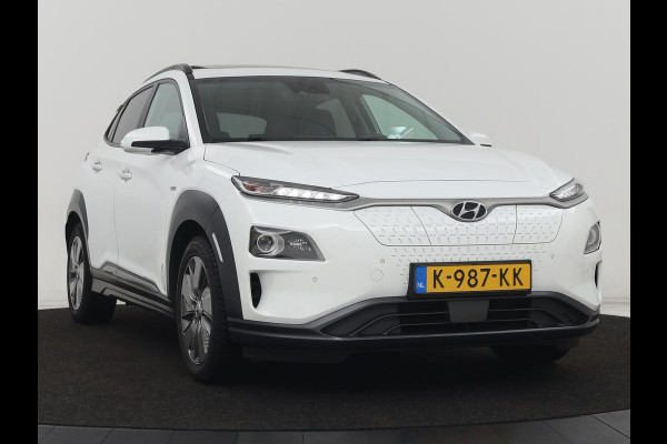 Hyundai Kona EV Limited 64 kWh | Schuifdak | Leder | Trekhaak | Stoelventilatie | Head-Up | Carplay | Warmtepomp | Achterbankverwarming | Navigatie | Camera | Full LED | Keyless