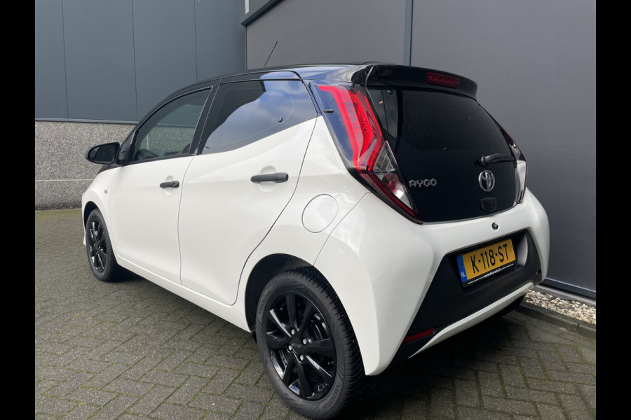 Toyota Aygo 1.0 VVT-i x-fun Airco - Bluetooth - Radio - Stuur multifunctioneel - Sportwielen 15 inch - All season banden - Elektrische ramen voor - Start/stop systeem