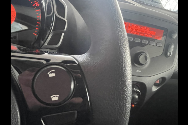 Toyota Aygo 1.0 VVT-i x-fun Airco - Bluetooth - Radio - Stuur multifunctioneel - Sportwielen 15 inch - All season banden - Elektrische ramen voor - Start/stop systeem