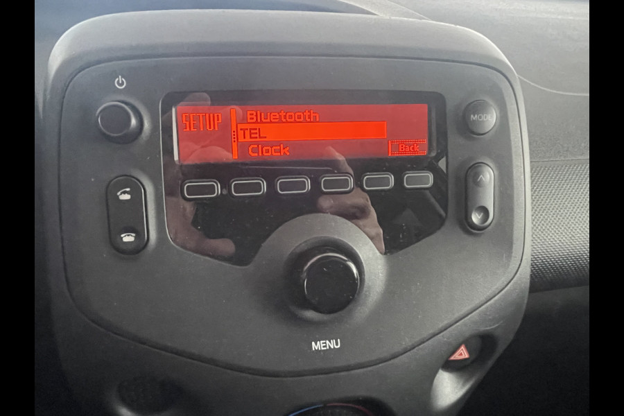 Toyota Aygo 1.0 VVT-i x-fun Airco - Bluetooth - Radio - Stuur multifunctioneel - Sportwielen 15 inch - All season banden - Elektrische ramen voor - Start/stop systeem