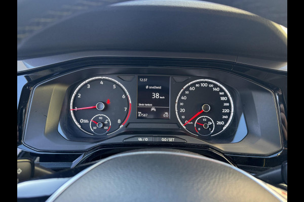 Volkswagen Polo 1.0 MPI R-Line Styling - Apple CarPlay / Navigatie I Airco I PDC I Sport velgen I 87.000 KM Dealer onderhouden