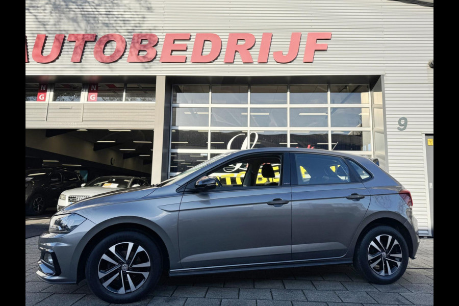 Volkswagen Polo 1.0 MPI R-Line Styling - Apple CarPlay / Navigatie I Airco I PDC I Sport velgen I 87.000 KM Dealer onderhouden