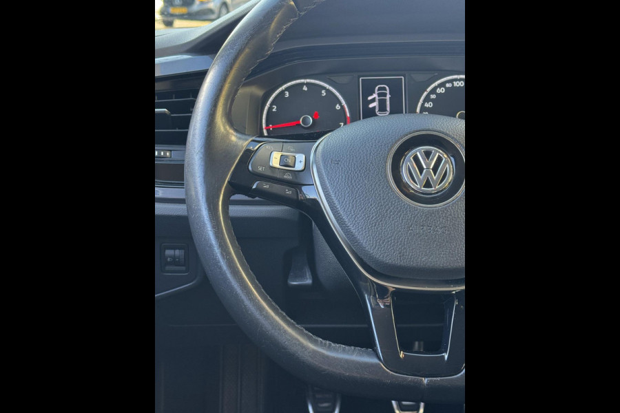 Volkswagen Polo 1.0 MPI R-Line Styling - Apple CarPlay / Navigatie I Airco I PDC I Sport velgen I 87.000 KM Dealer onderhouden