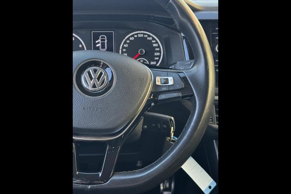 Volkswagen Polo 1.0 MPI R-Line Styling - Apple CarPlay / Navigatie I Airco I PDC I Sport velgen I 87.000 KM Dealer onderhouden