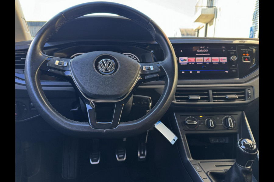 Volkswagen Polo 1.0 MPI R-Line Styling - Apple CarPlay / Navigatie I Airco I PDC I Sport velgen I 87.000 KM Dealer onderhouden