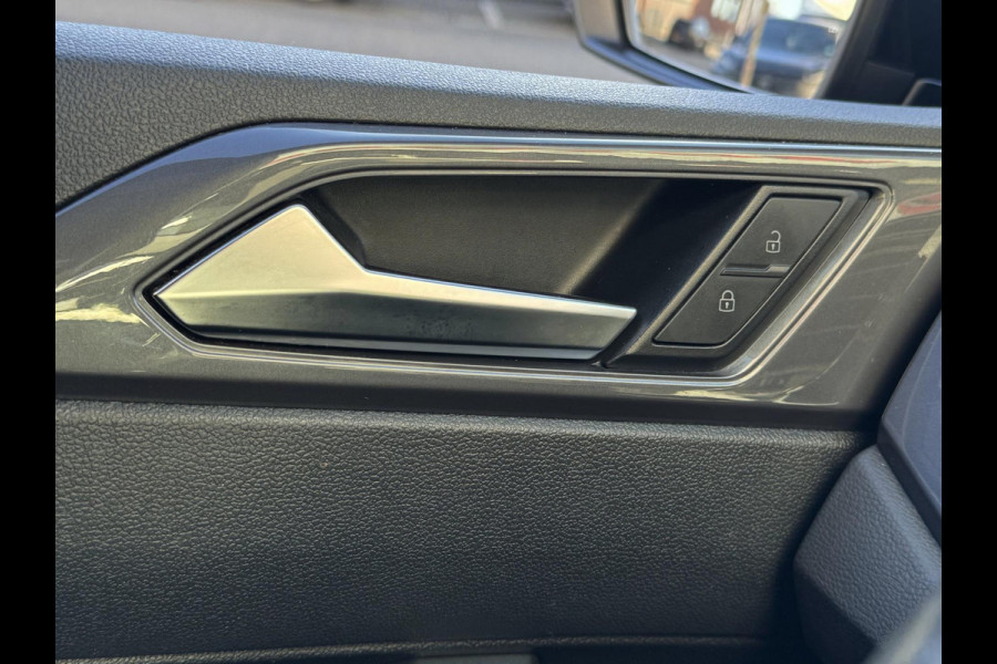 Volkswagen Polo 1.0 MPI R-Line Styling - Apple CarPlay / Navigatie I Airco I PDC I Sport velgen I 87.000 KM Dealer onderhouden