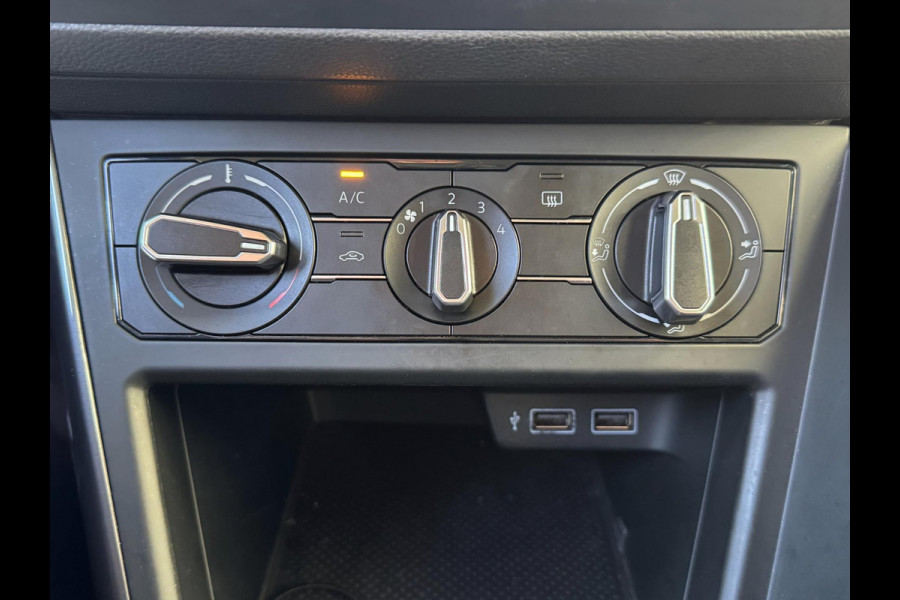 Volkswagen Polo 1.0 MPI R-Line Styling - Apple CarPlay / Navigatie I Airco I PDC I Sport velgen I 87.000 KM Dealer onderhouden