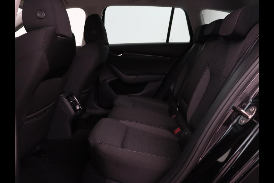 Škoda Octavia 1.4 TSI iV PHEV Business Edition | Stoelverwarming | Adaptive cruise | Carplay | Keyless | Navigatie | Parkeerhulp | Full LED | Digital Cockpit | Climate control | Bluetooth | Plug In