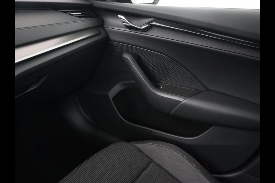 Škoda Octavia 1.4 TSI iV PHEV Business Edition | Stoelverwarming | Adaptive cruise | Carplay | Keyless | Navigatie | Parkeerhulp | Full LED | Digital Cockpit | Climate control | Bluetooth | Plug In