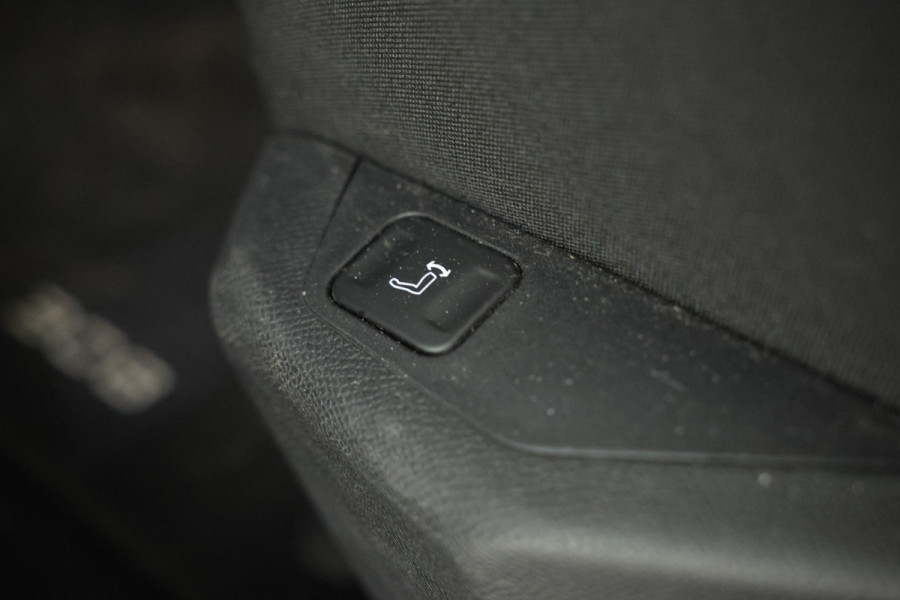 Peugeot 308 1.2 PureTech Allure Pack Half leder, Apple carplay, Climate, 360 Camera!