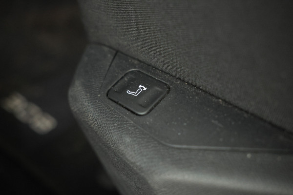 Peugeot 308 1.2 PureTech Allure Pack Half leder, Apple carplay, Climate, 360 Camera!