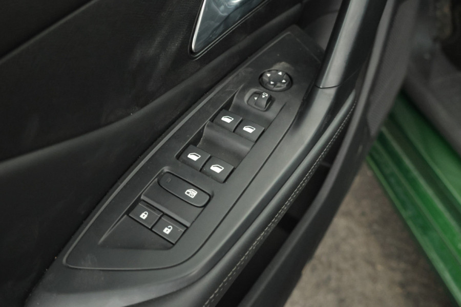 Peugeot 308 1.2 PureTech Allure Pack Half leder, Apple carplay, Climate, 360 Camera!