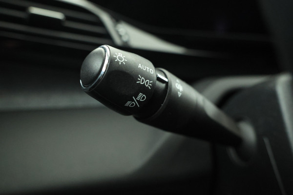 Peugeot 308 1.2 PureTech Allure Pack Half leder, Apple carplay, Climate, 360 Camera!