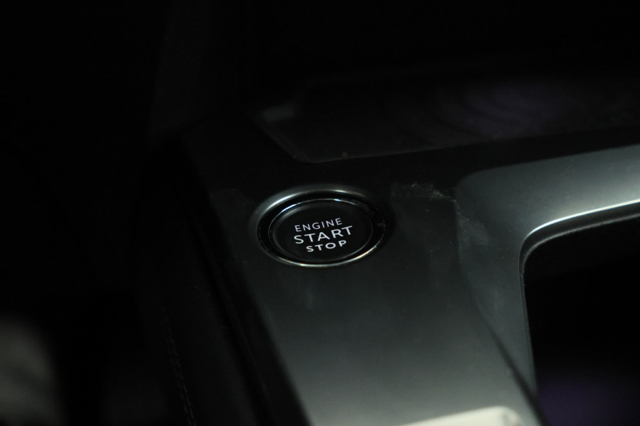 Peugeot 308 1.2 PureTech Allure Pack Half leder, Apple carplay, Climate, 360 Camera!