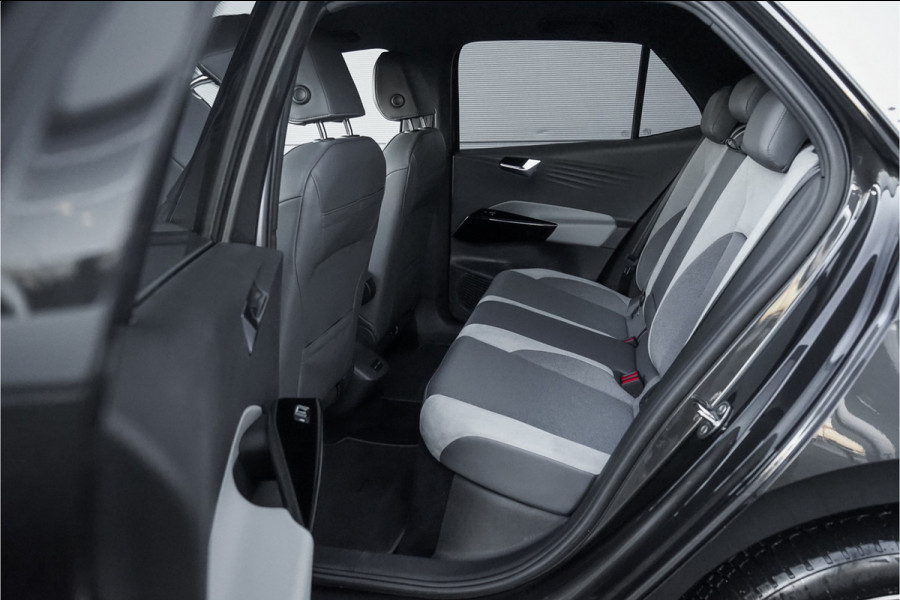 Volkswagen ID.3 First Plus 58 kWh Camera ACC Stuur&Stoelverw 19" 1e Eig BTW