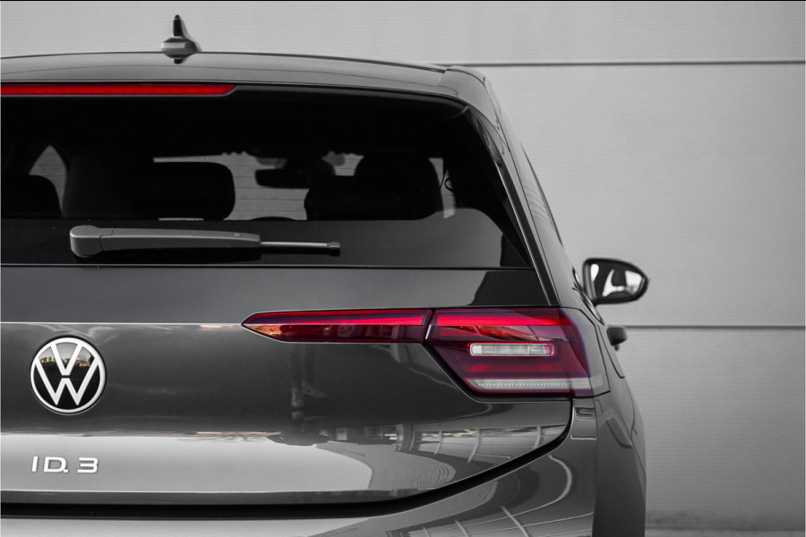 Volkswagen ID.3 First Plus 58 kWh Camera ACC Stuur&Stoelverw 19" 1e Eig BTW