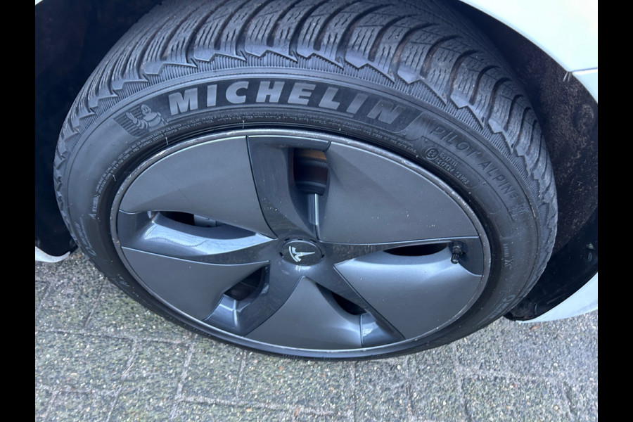 Tesla Model 3 Standard RWD Plus 60 kWh Trekhaak (1.000kg) Rijklaarprijs!