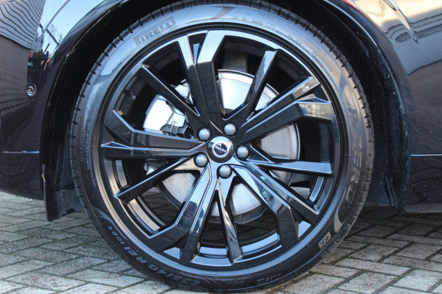 Volvo XC60 2.0 T8 Plug-in hybrid AWD Ultra Black Edition | Head-up | B&W | Luchtvering | 360 Camera | Panoramadak
