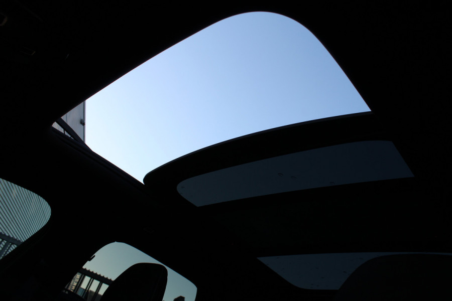 Volvo XC60 2.0 T8 Plug-in hybrid AWD Ultra Black Edition | Head-up | B&W | Luchtvering | 360 Camera | Panoramadak