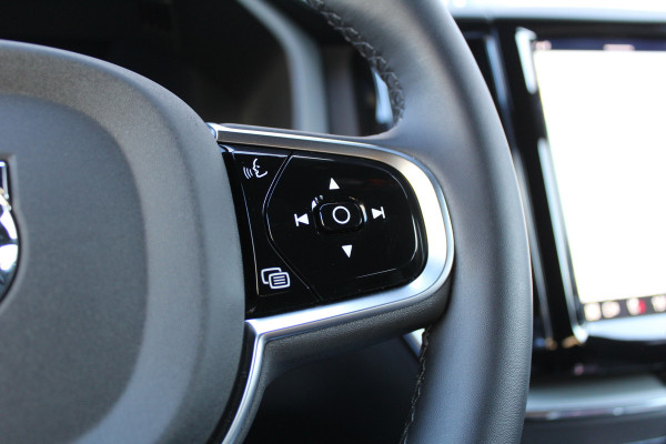 Volvo XC60 2.0 T8 Plug-in hybrid AWD Ultra Black Edition | Head-up | B&W | Luchtvering | 360 Camera | Panoramadak