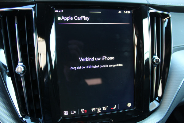 Volvo XC60 2.0 T8 Plug-in hybrid AWD Ultra Black Edition | Head-up | B&W | Luchtvering | 360 Camera | Panoramadak