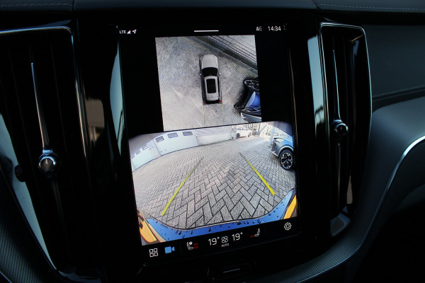 Volvo XC60 2.0 T8 Plug-in hybrid AWD Ultra Black Edition | Head-up | B&W | Luchtvering | 360 Camera | Panoramadak