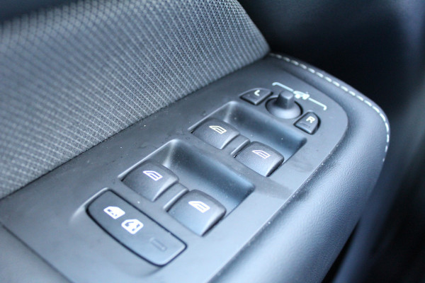 Volvo XC60 2.0 T8 Plug-in hybrid AWD Ultra Black Edition | Head-up | B&W | Luchtvering | 360 Camera | Panoramadak