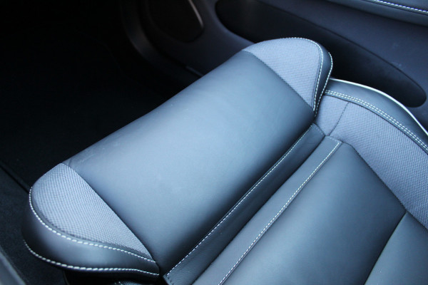 Volvo XC60 2.0 T8 Plug-in hybrid AWD Ultra Black Edition | Head-up | B&W | Luchtvering | 360 Camera | Panoramadak