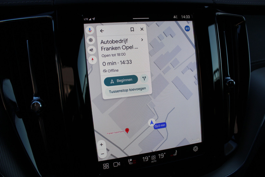 Volvo XC60 2.0 T8 Plug-in hybrid AWD Ultra Black Edition | Head-up | B&W | Luchtvering | 360 Camera | Panoramadak