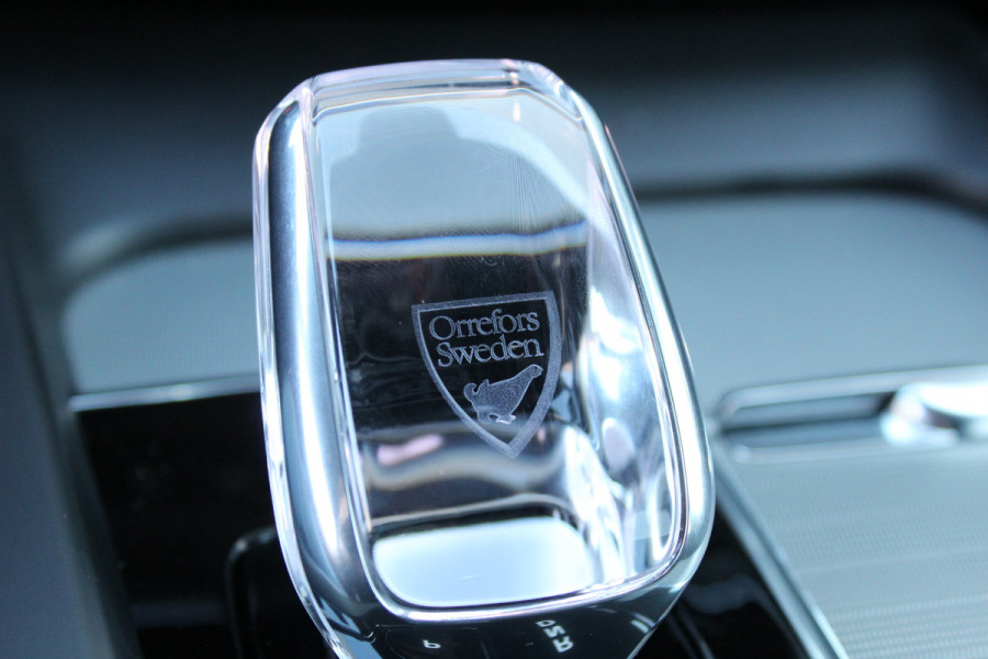 Volvo XC60 2.0 T8 Plug-in hybrid AWD Ultra Black Edition | Head-up | B&W | Luchtvering | 360 Camera | Panoramadak