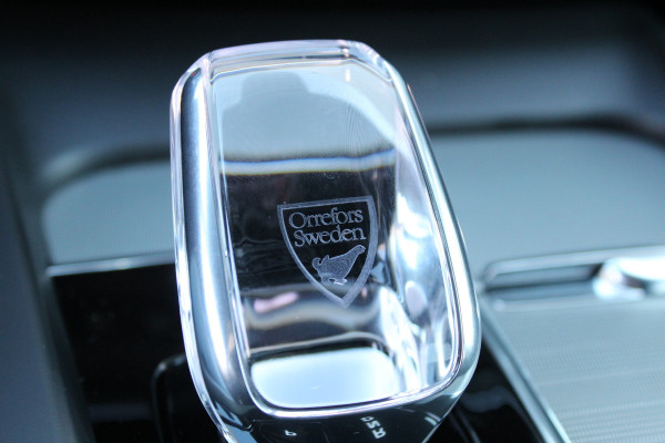 Volvo XC60 2.0 T8 Plug-in hybrid AWD Ultra Black Edition | Head-up | B&W | Luchtvering | 360 Camera | Panoramadak