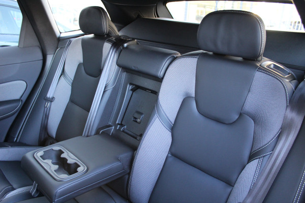 Volvo XC60 2.0 T8 Plug-in hybrid AWD Ultra Black Edition | Head-up | B&W | Luchtvering | 360 Camera | Panoramadak