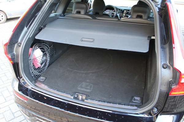 Volvo XC60 2.0 T8 Plug-in hybrid AWD Ultra Black Edition | Head-up | B&W | Luchtvering | 360 Camera | Panoramadak