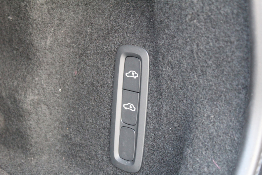 Volvo XC60 2.0 T8 Plug-in hybrid AWD Ultra Black Edition | Head-up | B&W | Luchtvering | 360 Camera | Panoramadak