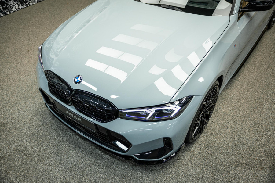 BMW 3-serie M340i xDrive | M-Performance Pack | M-stoelen | Head-Up | Carbon inleg | 20'' velgen | Sportstuur |