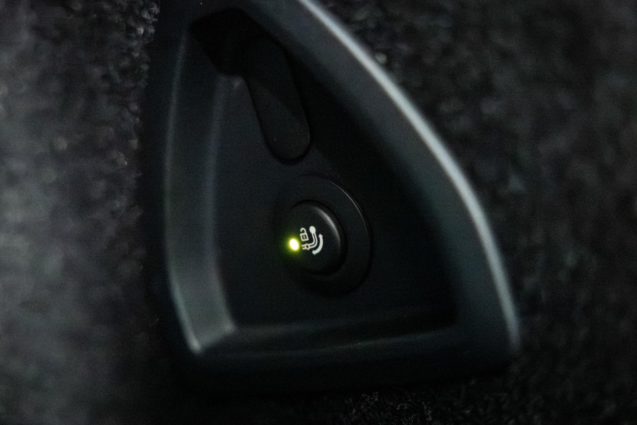 BMW 3-serie M340i xDrive | M-Performance Pack | M-stoelen | Head-Up | Carbon inleg | 20'' velgen | Sportstuur |