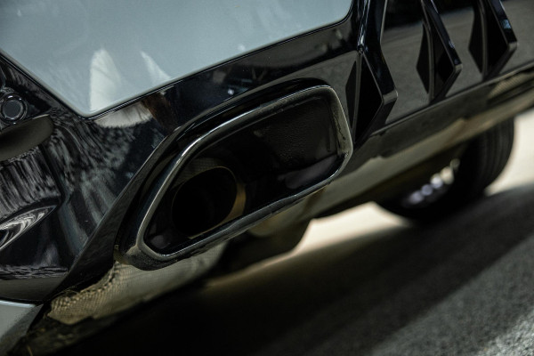 BMW 3-serie M340i xDrive | M-Performance Pack | M-stoelen | Head-Up | Carbon inleg | 20'' velgen | Sportstuur |