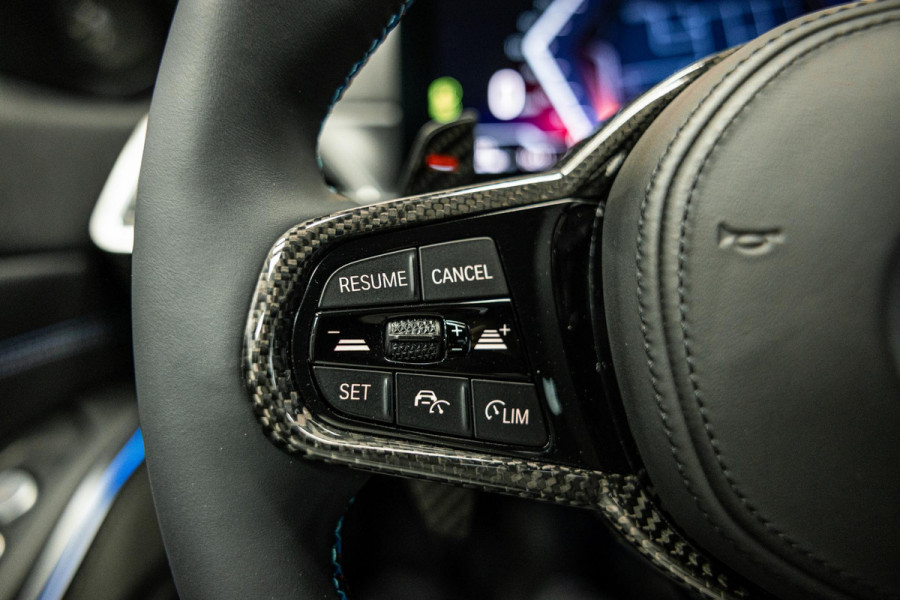 BMW 3-serie M340i xDrive | M-Performance Pack | M-stoelen | Head-Up | Carbon inleg | 20'' velgen | Sportstuur |