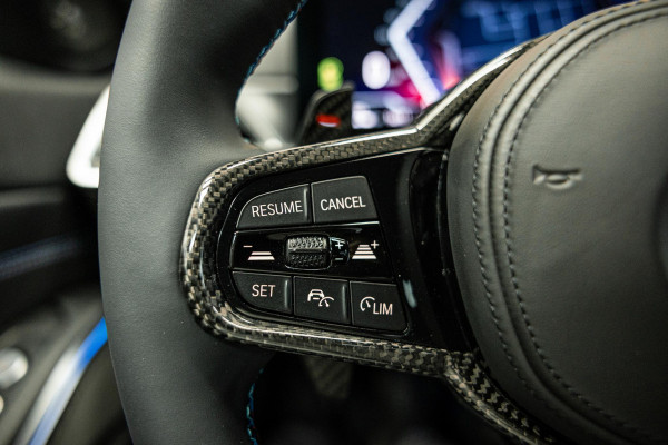 BMW 3-serie M340i xDrive | M-Performance Pack | M-stoelen | Head-Up | Carbon inleg | 20'' velgen | Sportstuur |