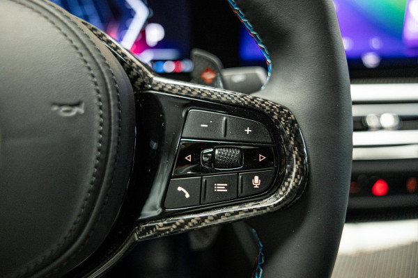 BMW 3-serie M340i xDrive | M-Performance Pack | M-stoelen | Head-Up | Carbon inleg | 20'' velgen | Sportstuur |