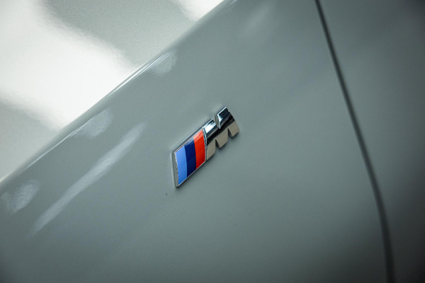 BMW 3-serie M340i xDrive | M-Performance Pack | M-stoelen | Head-Up | Carbon inleg | 20'' velgen | Sportstuur |