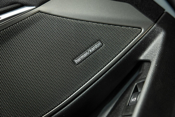 BMW 3-serie M340i xDrive | M-Performance Pack | M-stoelen | Head-Up | Carbon inleg | 20'' velgen | Sportstuur |